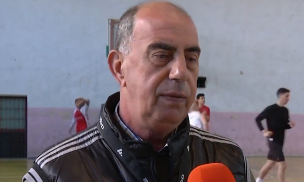 Basketbolli shqiptar humb ikonën Arben Fagu