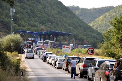 Pritje të gjata në Dheun e Bardhë