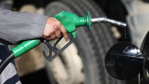 Nafta shtrenjtohet për 4 centë brenda një dite