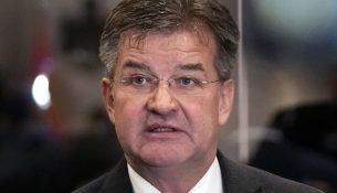 Mali i Zi mendon t’ia heq titullin e nderit Lajçakut