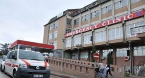 I mituri godet me sëpatë babanë në Gjilan