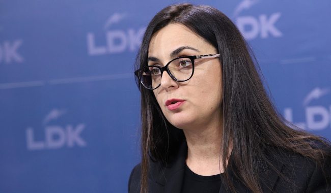 Lushaku kërkon dorëheqjen e Gërvallës dhe Sveçlës: S’mund ta pranosh pushtetin e ta refuzosh përgjegjësinë