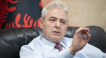 Ahmeti, Kryetarit të Kushtetueses në RMV: The se ‘nuk u frikësuam se jemi burra’, urdhëro ndrysho Ligjin për Gjuhë