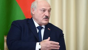 Udhëheqësi i Bjellorusisë Alexander Lukashenko fal 20 persona të burgosur për “ekstremizëm”