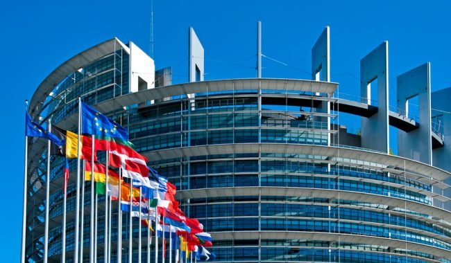 Eurodeputetët i shkruajnë letër Costas: Anulojeni vizitën në Serbi