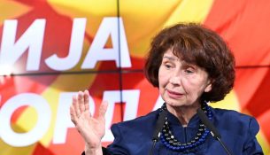 “Turpi ra mbi të gjithë”: Presidentja e Maqedonisë së V. dënon thirrjet anti-shqiptare në Kumanovë