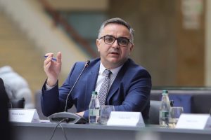 Tahiri kritikon Qeverinë për reformën e Administratës Publike: Po nis mbrapsht