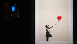 Dy burra akuzohen për vjedhjen e veprave të Banksy nga galeria e Londrës