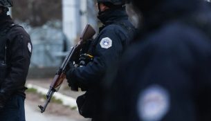 Arrestohen tre persona për financim terrorizmi, krim të organizuar, trafik armësh…