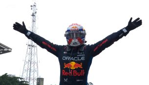 Garë e çmendur në Brazil, Verstappen rikthehet te fitorja pasi u nis i 17-i