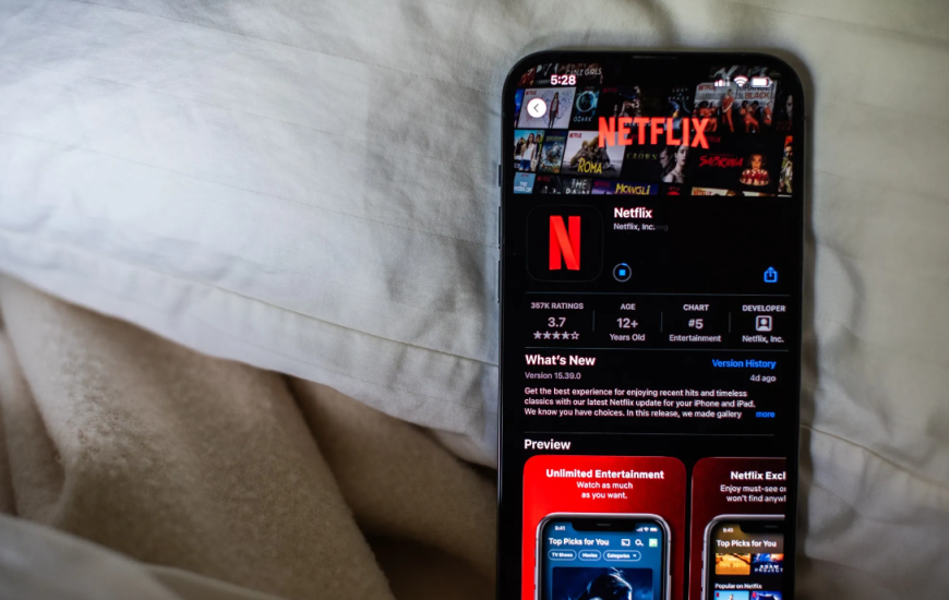 Autoritetet financiare zbarkojnë në zyrat e Netflix-it në Paris dhe Amsterdam