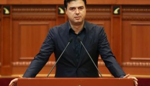 “Lëmoshë elektorale për të fshehur dështimin”, Basha: Pensionistët shqiptarë viktimat e keqqeverisjes