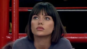 U bë virale si tifoze e Olympiakosit, por rezulton se është shqiptare dhe quhet Marigona
