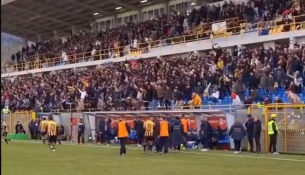 Tifozët bëjnë përshëndetje fashiste pasi stërnipi i Benito Musolini-t shënoi gol