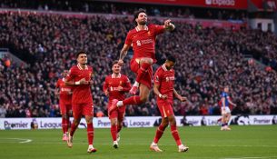 Liverpool-i i papërmbajtshëm, Arsenal-i fiton mes vështirësive