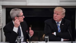 A e ka siguruar Tim Cook një marrëveshje speciale për tarifat? Senatorja Warren dëshiron të di