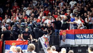 Policia gjermane heq flamujt serb me hartën e Kosovës nga përballja e Euroligës