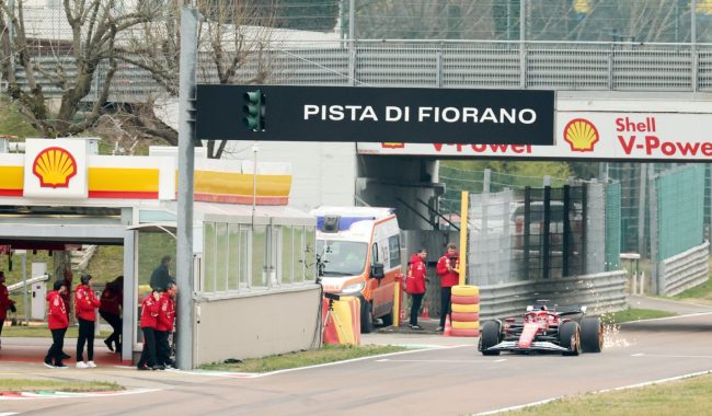 Ferrari SF-25 del në pistë për herë të parë në Fiorano (VIDEO)