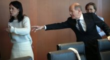 Komentet e Trump për Zelensky-in: Scholz i quan “të gabuara dhe të rrezikshme”, Baerbock i konsideron “absurde”