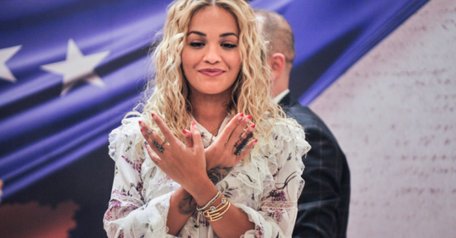 Rita Ora uron Kosovën