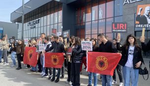 “S’kemi heronj për të sakrifikuar”, protestë te zyrat e EULEX-it