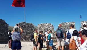 Turistët polakë zgjedhin të qëndrojnë më gjatë në Shqipëri