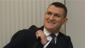 “Palloshat, brekët dhe vibratorët e Dumanit…”