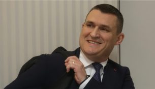 “Palloshat, brekët dhe vibratorët e Dumanit…”