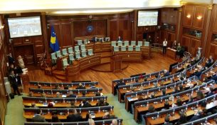 Në pritje të lidershipit të ri, në një botë që nuk pret