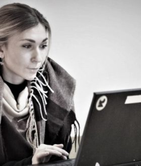 Vika, gazetarja guximtare ukrainase që kthehet nga rusët me shenja torture çnjerëzore dhe pa organe