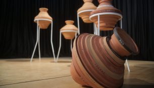 “Dying of laughter”, instalacioni që përfaqësoi Shqipërinë në Milano