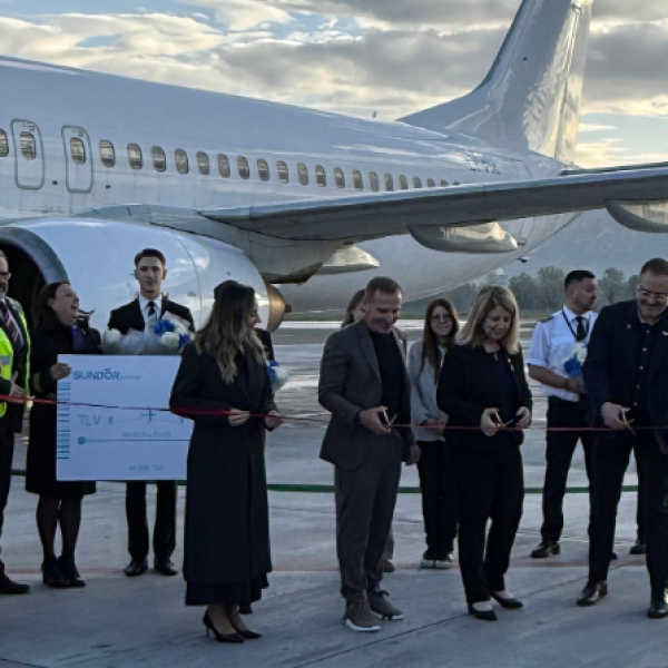 Rinasi mirëpret fluturimin e parë direkt nga Tel Avivi