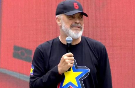 Rama mban sot fjalimin e fitores në Sheshin Skënderbej