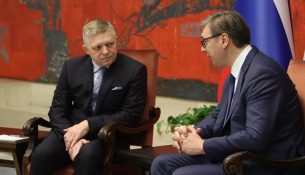 Vuçiç dhe Fico “humbin” paradën e Putin