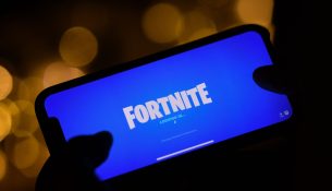 “Fortnite” rikthehet në App Store