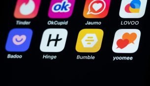 Përdoruesit po largohen nga aplikacionet si Tinder: Mungesë e lidhjeve të vërteta