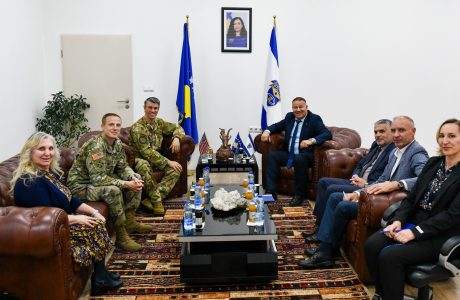Drejtori i policisë diskuton për situatën e sigurisë me përfaqësues të ambasadës së SHBA-së