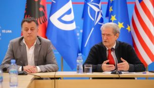 Berisha hedh akuza të forta ndaj socialistëve dhe vijon të thotë se zgjedhjet u rrëmbyen