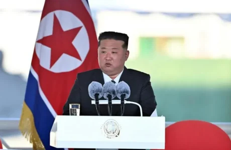 Kim i Koresë së Veriut kritikon ‘aksidentin serioz’ në lëshimin e anijes luftarake