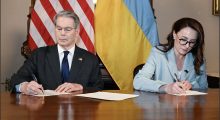 Ukraina dhe SHBA-të nënshkruajnë marrëveshjen ekonomike dhe të rindërtimit
