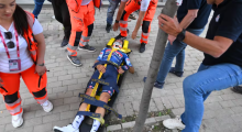 Përplasje e frikshme në Giro d’Italia në Tiranë, çiklisti përfundon në spital
