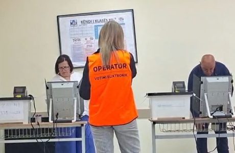 Pezullohet QV në burgun e Durrësit, gjenden dy fletë votimi tepër