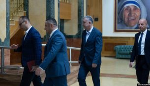 Deputetët serbë betohen për mbrojtjen e sovranitetit të Kosovës