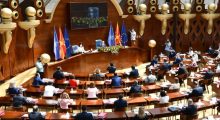 Kuvendi i RMV-së konstaton dorëheqjen e Arben Taravarit dhe dy zëvendësministrave