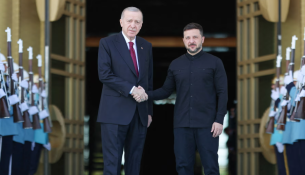Cilët janë diplomatët që marrin pjesë në bisedimet e paqes në Stamboll?