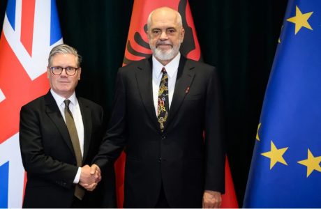 The Telegraph: Edi Rama, kryeministri 1.98 që e bëri Starmerin të dukej i vogël në skenën botërore