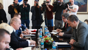 Hasani në Sarajevë për rihapjen e ambasadës, takohet me homologun Konaković