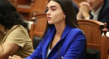 Nga lufta me kundërshtarin në luftën brenda sojit – Andia Ulliri kërkon mandatin e Arian Ndojës, nën justifikimin e “kuotave gjinore”