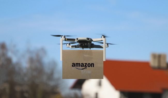 Transporti me dron tani është i mundshëm me Amazon