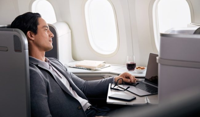 Pse duhet të jeni të kujdesshëm kur uleni pranë dritares në avion?